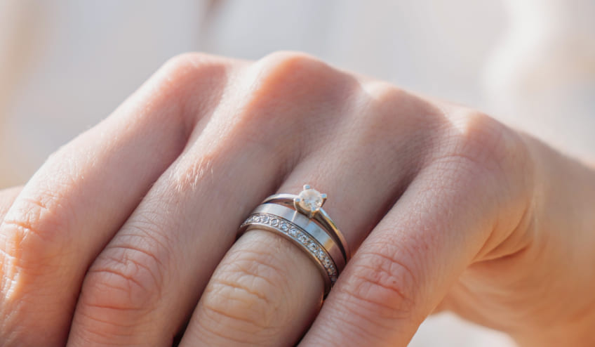How to Wear Your Wedding Ring